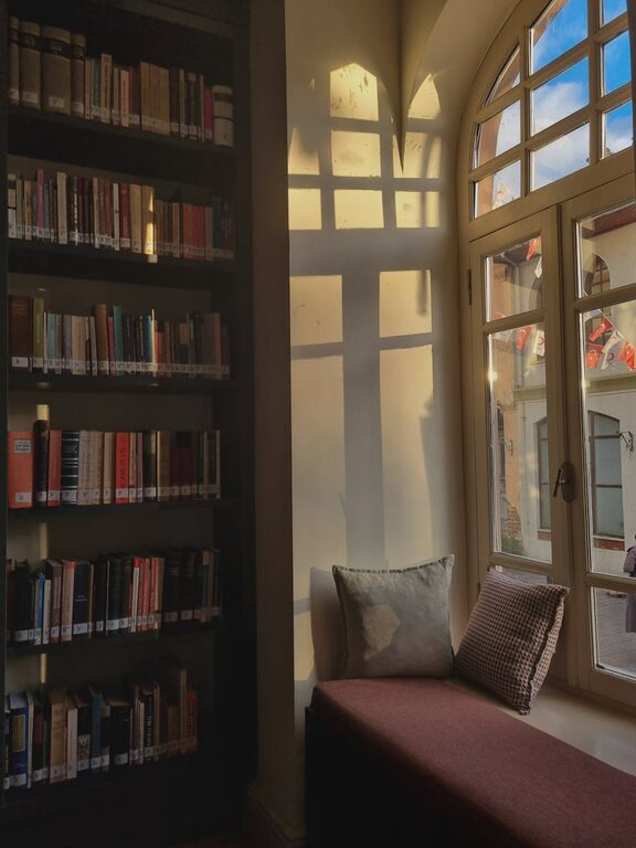 Creating a Cozy and Inviting Reading Nook at Home: Easy Tips
